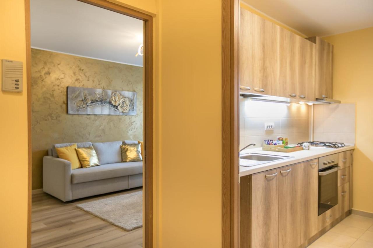 Golden Apartment Baneasa بوخارست المظهر الخارجي الصورة